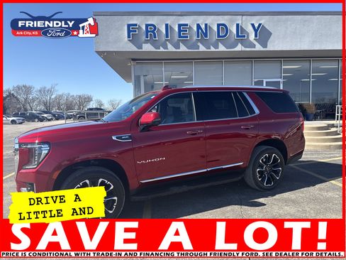 Used 2024 GMC Yukon SLT w/ SLT Premium Package image 2