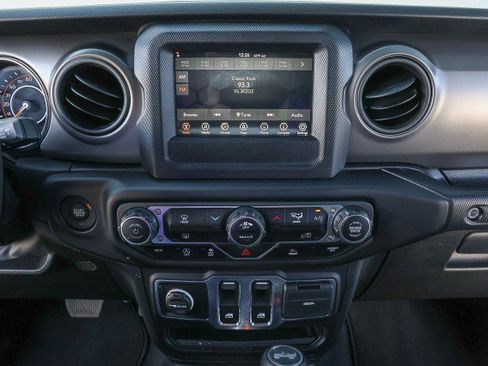 Used 2023 Jeep Wrangler Sport S image 13