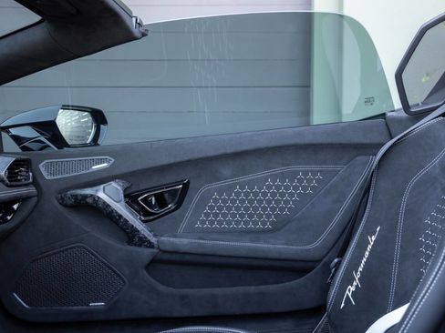 Used 2018 Lamborghini Huracan Performante image 67