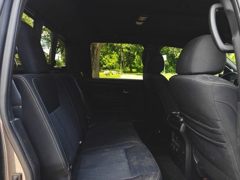 Used 2019 Nissan Titan SV w/ SV Convenience Package RWD image 24