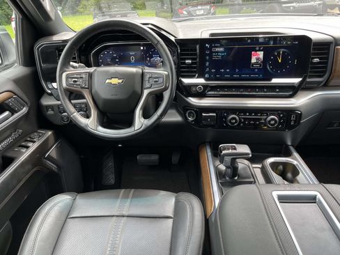Used 2022 Chevrolet Silverado 1500 High Country w/ Z71 Off-Road Package AWD/4WD image 13