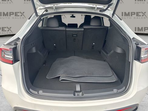 Used 2022 Tesla Model Y Long Range image 30