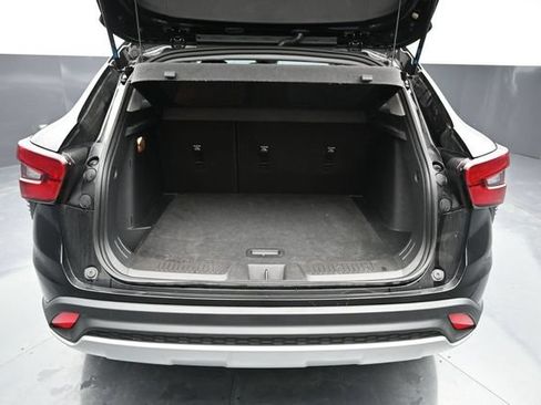 Used 2025 Chevrolet Trax LT w/ LT Convenience Package FWD image 9