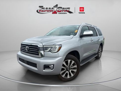 Used 2021 Toyota Sequoia Limited w/ Safety & Convenience Package AWD/4WD image 4