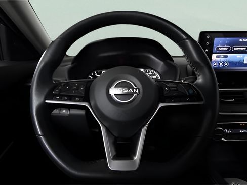 Used 2024 Nissan Altima 2.5 SL AWD/4WD image 9