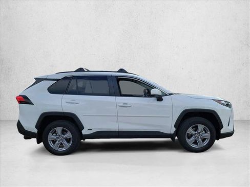 Used 2025 Toyota RAV4 XLE AWD/4WD image 4