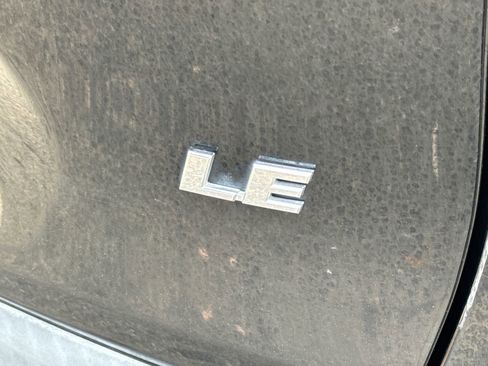 Used 2019 Toyota RAV4 LE image 9