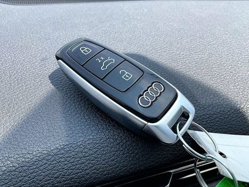 Used 2022 Audi Q7 2.0T Premium w/ Convenience Package AWD/4WD image 12