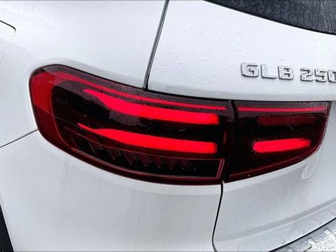 Used 2025 Mercedes-Benz GLB 250 image 14