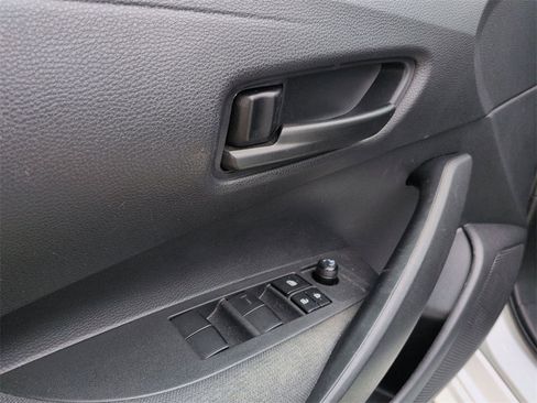 Used 2022 Toyota Corolla LE image 14