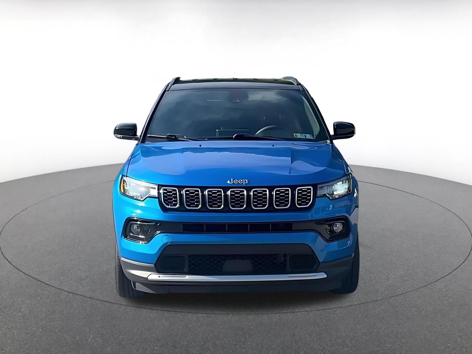 Used 2025 Jeep Compass Limited AWD/4WD image 4
