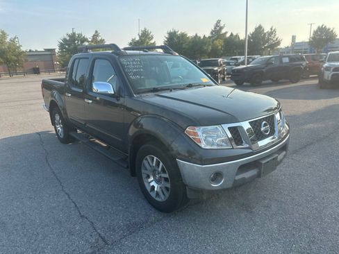 Used 2010 Nissan Frontier LE w/ LE Value Truck Pkg AWD/4WD image 3