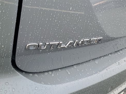 New 2025 Mitsubishi Outlander SE image 27