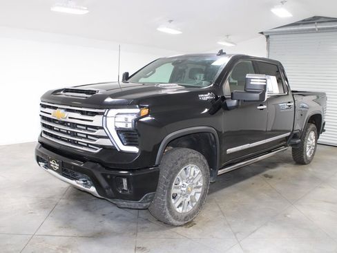Used 2024 Chevrolet Silverado 2500 High Country w/ High Country Premium Package AWD/4WD image 4