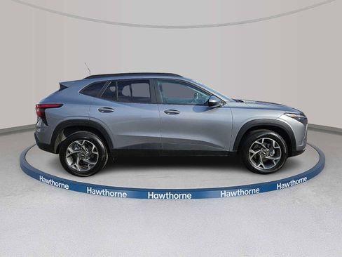 Used 2025 Chevrolet Trax LT w/ LT Convenience Package image 7