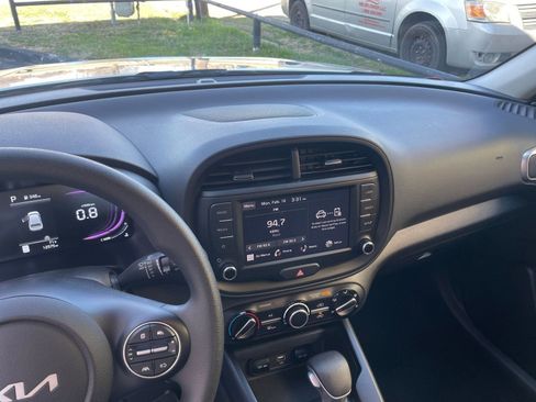 Used 2025 Kia Soul LX w/ LX Technology Package image 17