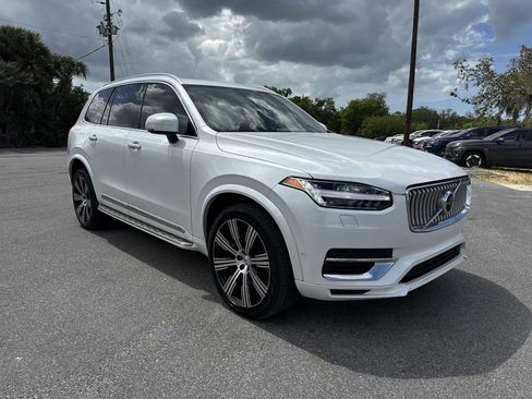 Used 2022 Volvo XC90 T8 Inscription image 8
