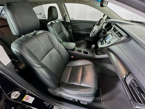 Used 2016 Toyota Avalon Limited w/ Toyota Safety Sense Package image 29