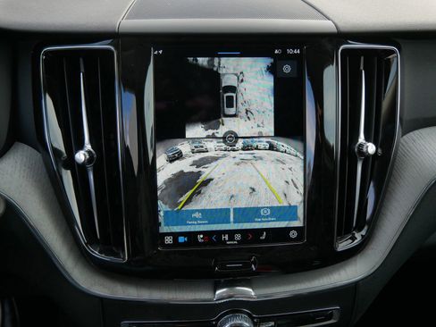 Certified 2025 Volvo XC60 B5 Plus image 22