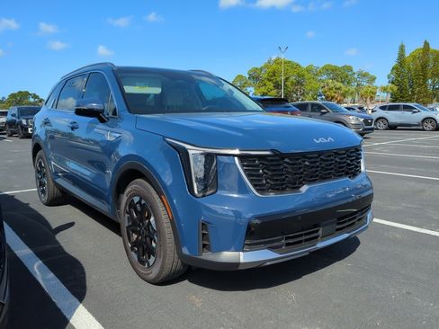 Certified 2025 Kia Sorento S w/ Panoramic Sunroof Package image 2