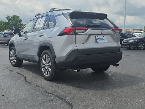 Used 2021 Toyota RAV4 XLE Premium AWD/4WD image 5