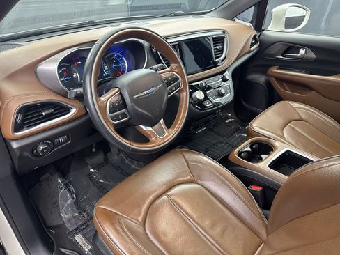 Used 2020 Chrysler Pacifica Limited w/ Advanced Safetytec Group image 8