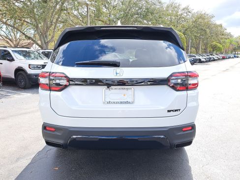 New 2026 Honda Pilot Sport image 5
