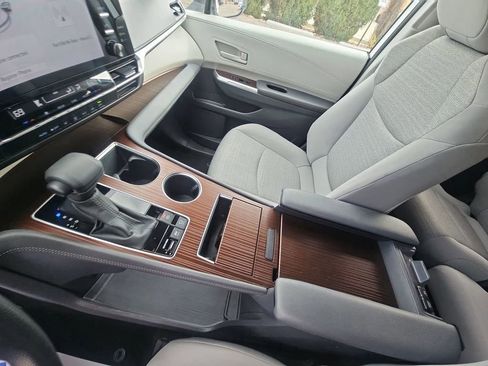 Used 2023 Toyota Sienna LE image 17