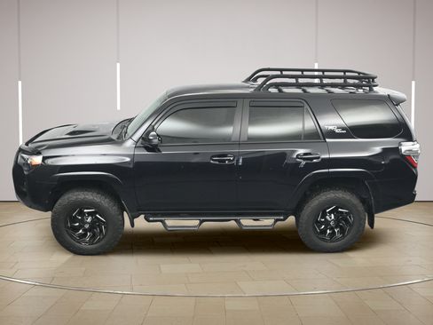 Used 2020 Toyota 4Runner TRD Off-Road AWD/4WD image 36