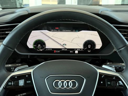 Used 2023 Audi e-tron Premium Plus w/ Premium Plus Package AWD/4WD image 38