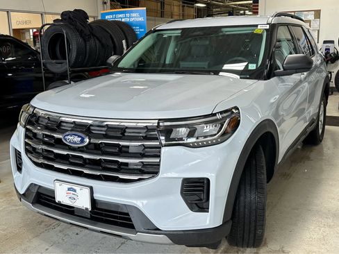 New 2026 Ford Explorer Active AWD/4WD image 4