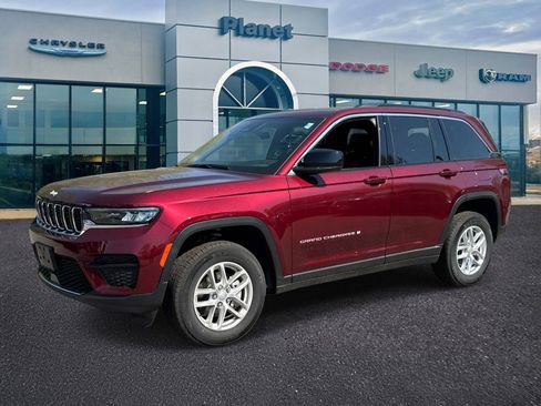 Used 2025 Jeep Grand Cherokee Laredo X w/ Luxury Tech Group I AWD/4WD image 4