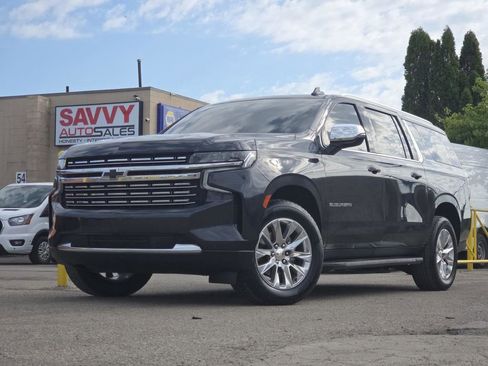 Used 2023 Chevrolet Suburban Premier AWD/4WD image 2