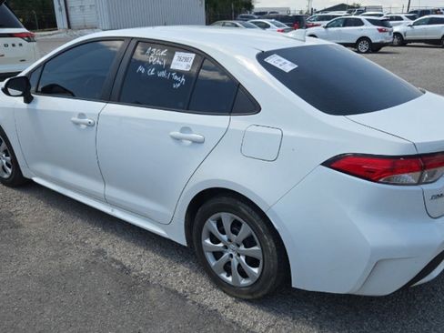Used 2021 Toyota Corolla LE FWD image 2