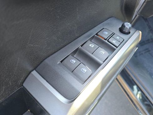 Used 2022 Toyota Tacoma SR5 AWD/4WD image 24