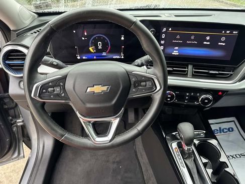 Used 2025 Chevrolet Trax LT w/ LT Convenience Package FWD image 25
