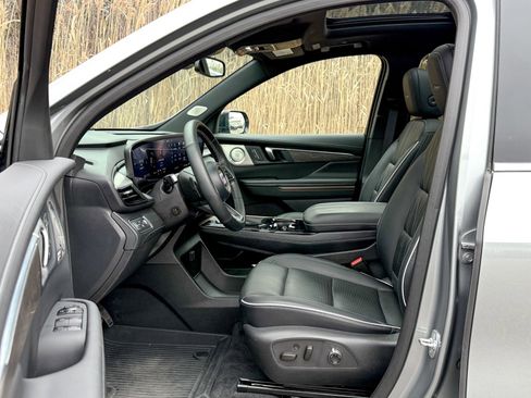 Used 2025 Buick Enclave Avenir w/ LPO, Floor Liner Package image 19