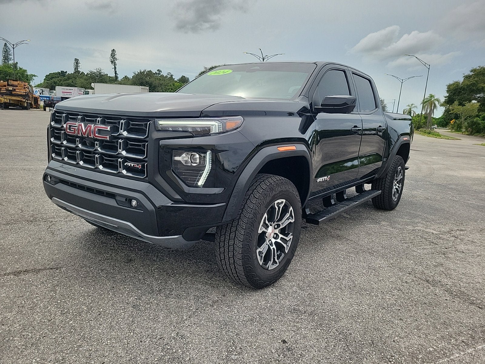 Used 2024 GMC Canyon AT4 w/ Technology Package AWD/4WD image 2