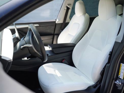 Used 2023 Tesla Model Y Long Range AWD/4WD image 22