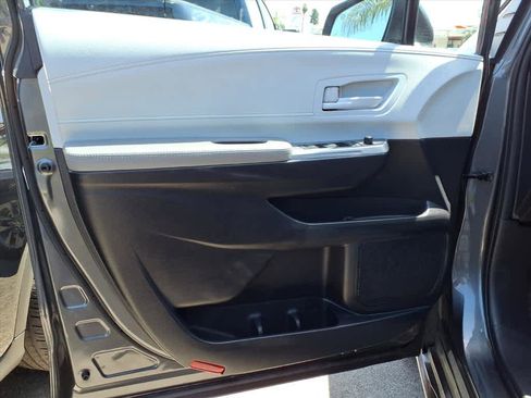 Certified 2025 Toyota Sienna LE FWD image 17