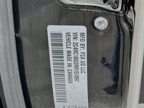 Used 2024 Chrysler Pacifica Touring-L FWD image 21