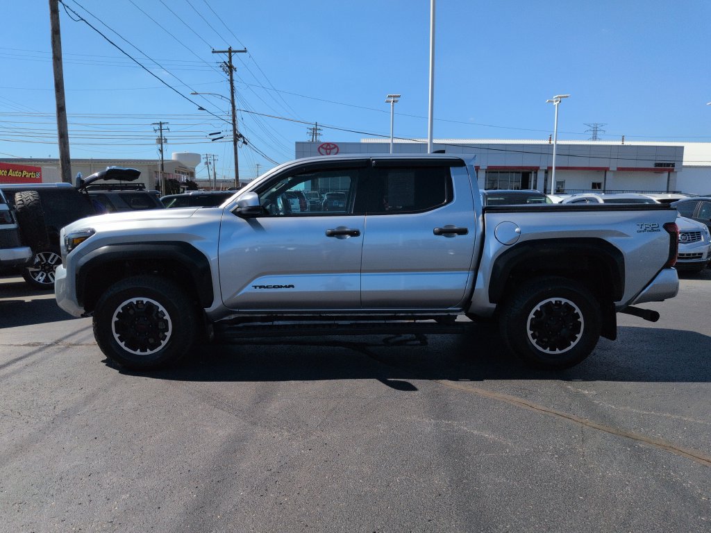 Used 2024 Toyota Tacoma TRD Off-Road AWD/4WD image 2