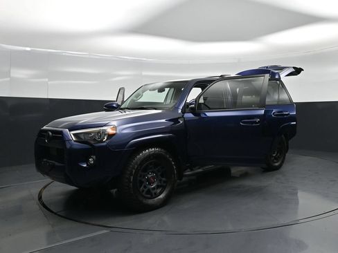 Used 2023 Toyota 4Runner SR5 Premium w/ Moonroof Package RWD image 29