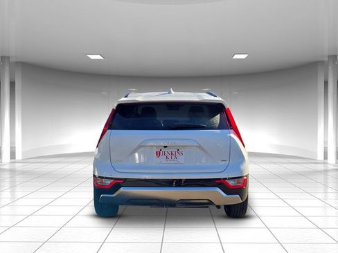 Used 2023 Kia Niro EX Touring image 4