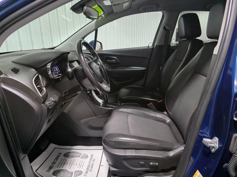 Used 2019 Chevrolet Trax LT w/ Driver Confidence Package AWD/4WD image 9