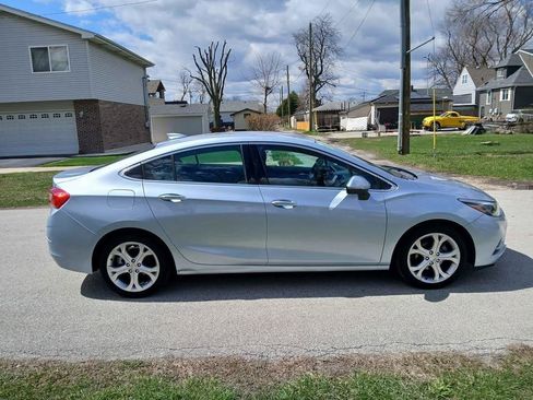Used 2017 Chevrolet Cruze Premier image 5