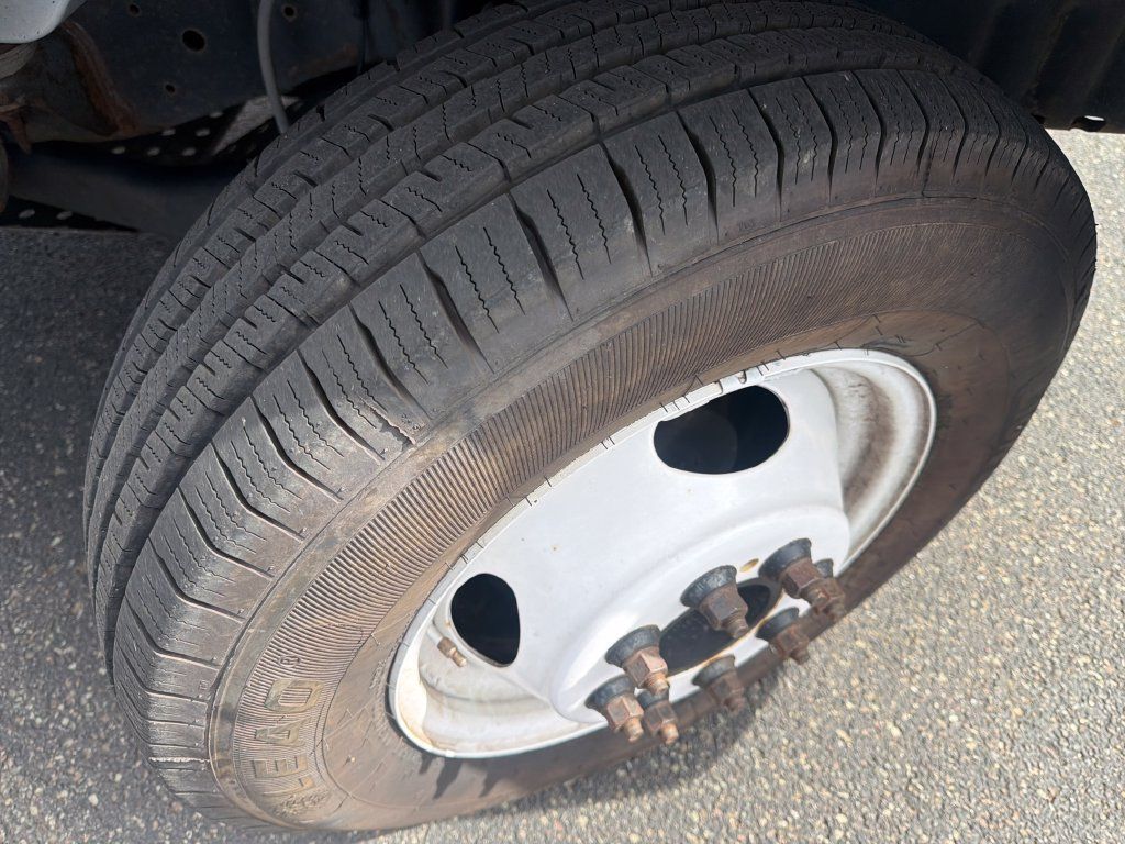 Used 2019 Ford E-450 and Econoline 450 Super Duty w/ Exterior Upgrade Package RWD image 10