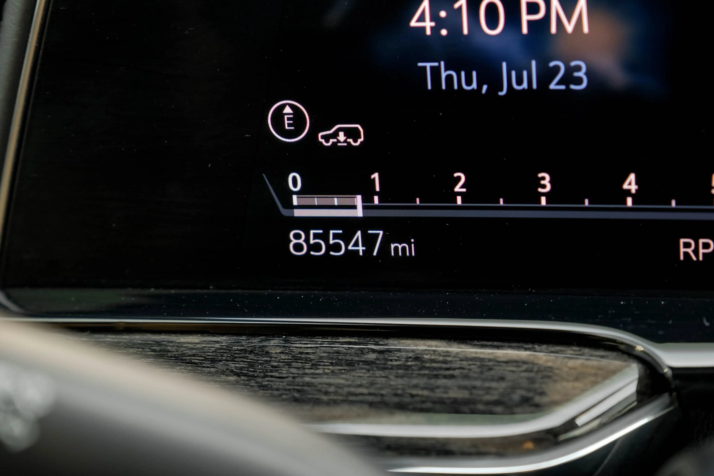 Used 2021 Cadillac Escalade Premium Luxury w/ Driver Assist Tech Package AWD/4WD image 22