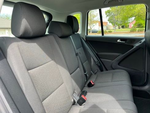 Used 2017 Volkswagen Tiguan Limited w/ Premium Package image 20