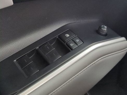 Used 2023 Toyota Highlander XLE FWD image 33